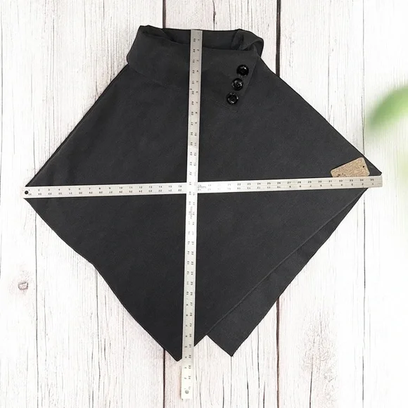 Women’s Wool Made in Italy Grey Turn Down Collar Button Poncho Cape NWT - Picture 7 of 7